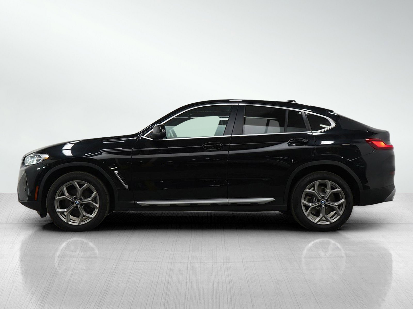 Used 2022 BMW X4 30i with VIN 5UX33DT09N9M15066 for sale in Burnsville, Minnesota