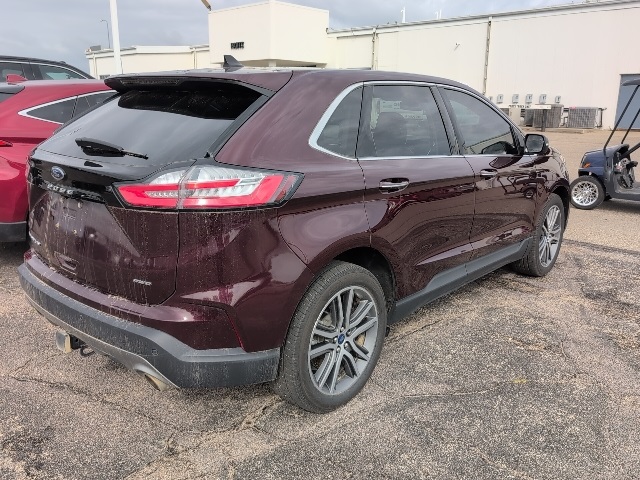 2022 Ford Edge Titanium photo 2