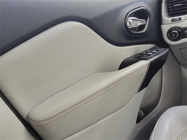2021 Jeep Cherokee Latitude Lux photo 29