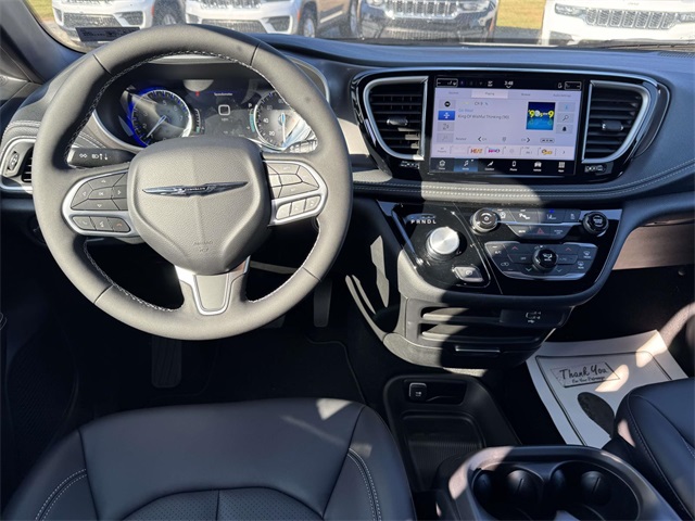 2026 Chrysler Pacifica photo 2