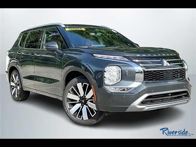 2025 Mitsubishi Outlander SEL's photo