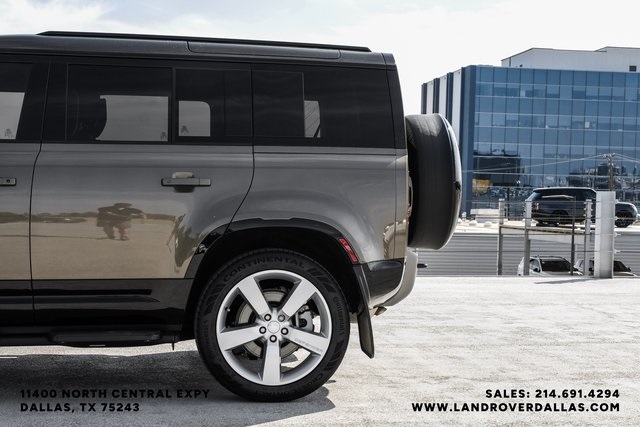 2025 Land Rover Defender 110 X-Dynamic SE photo 7