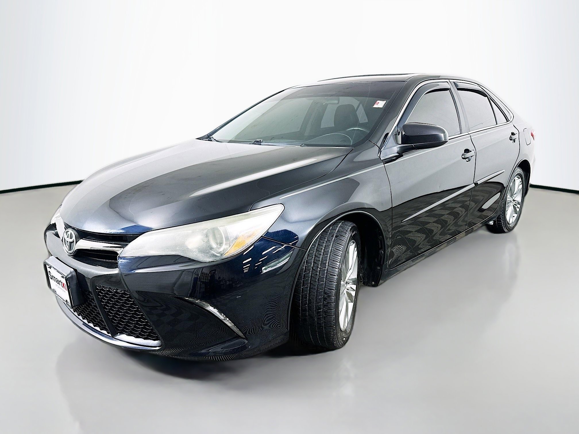 2015 Toyota Camry SE photo 3