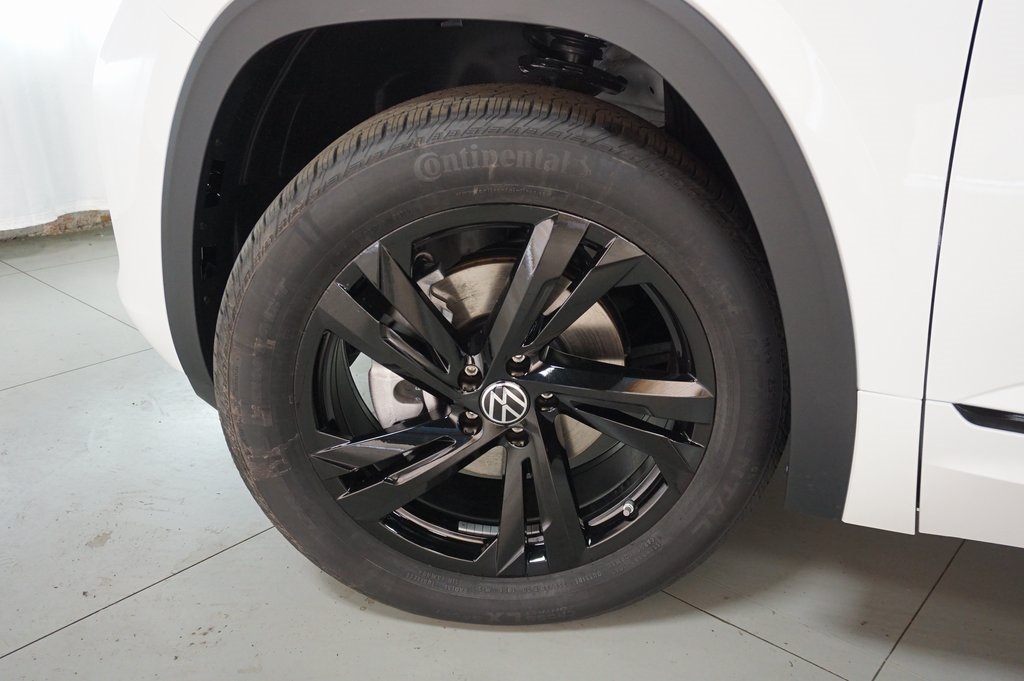 2025 Volkswagen Atlas Cross Sport SEL R-Line photo 34