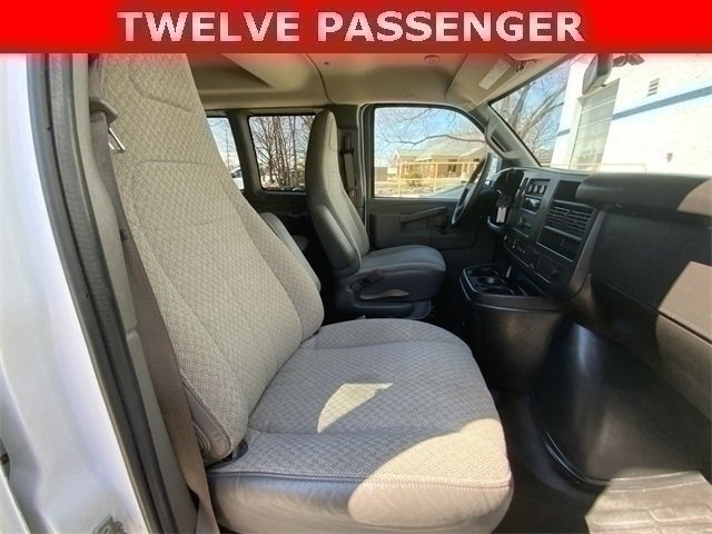 2022 Chevrolet Express Passenger 3500 photo 25