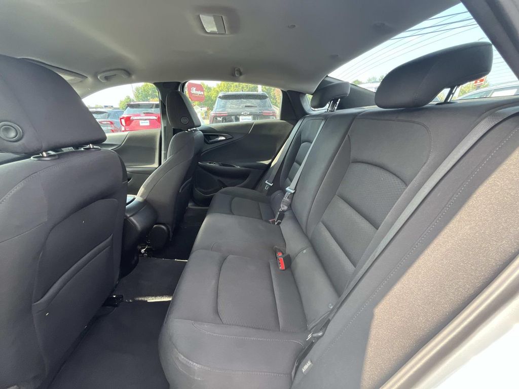 2022 Chevrolet Malibu LS photo 12
