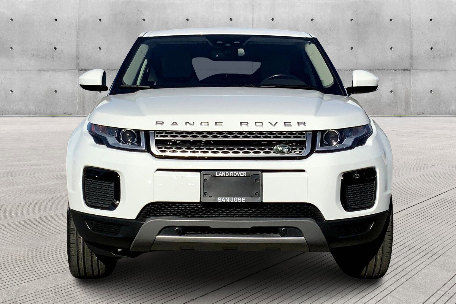 2019 Land Rover Range Rover Evoque SE photo 2