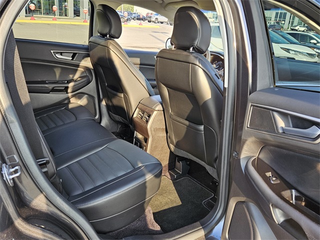 2017 Ford Edge SEL photo 16