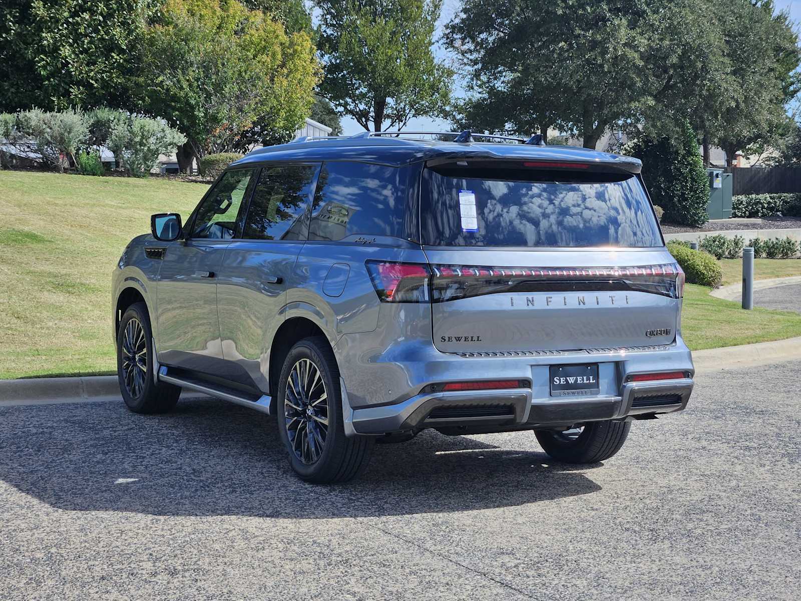 2026 Infiniti QX80 photo 2