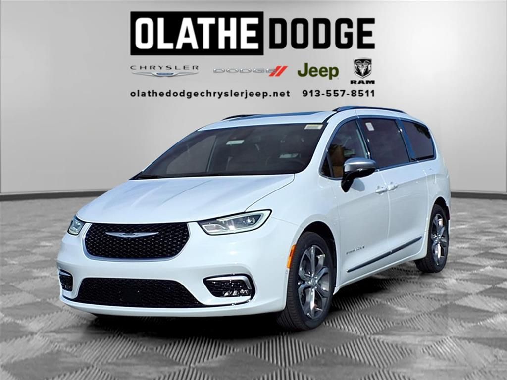2026 Chrysler Pacifica Pinnacle's photo