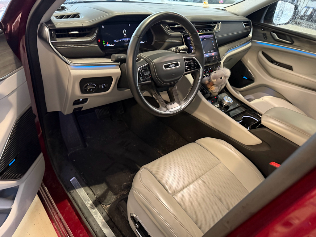 2021 Jeep Grand Cherokee Overland photo 2