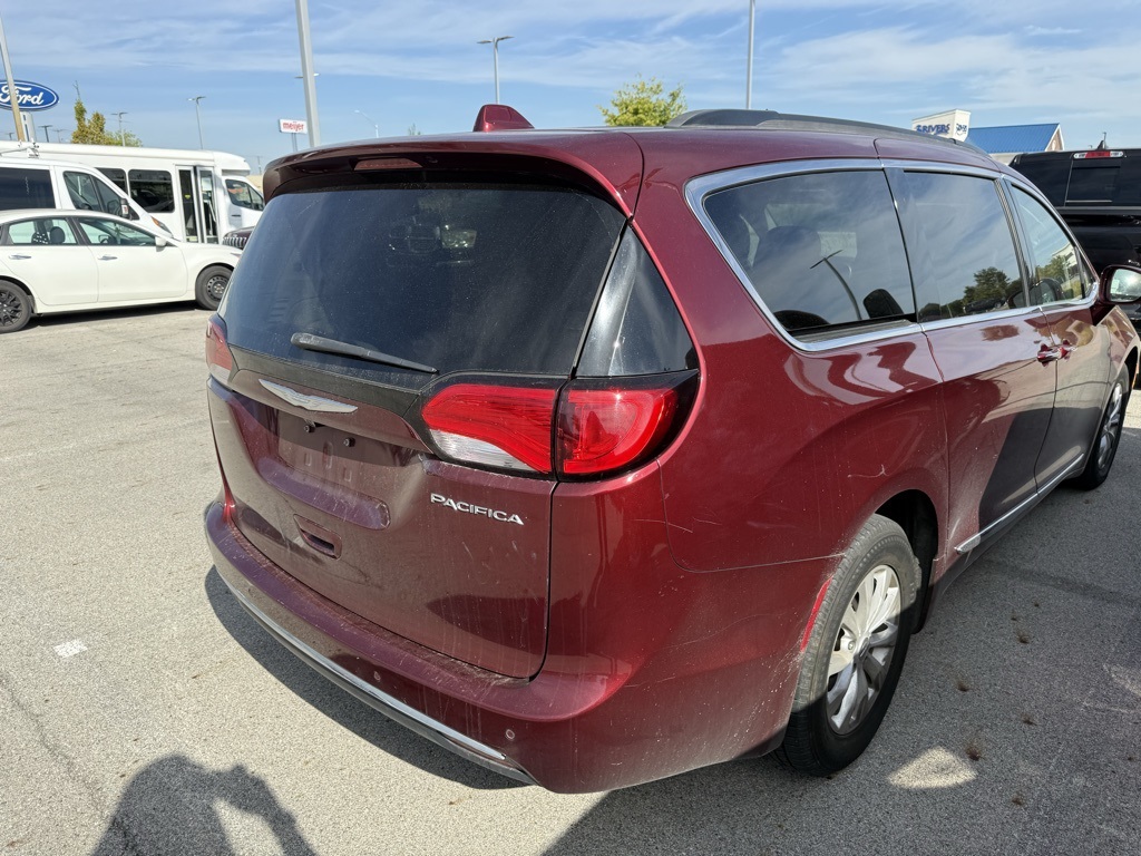 2017 Chrysler Pacifica Touring L photo 9