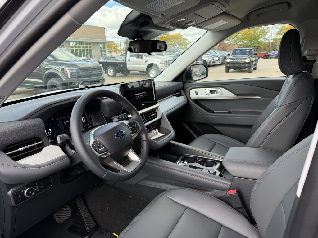 2026 Ford Explorer photo 4