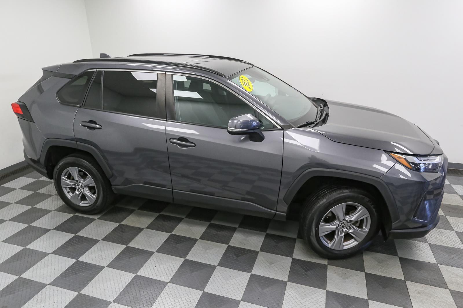 2022 Toyota RAV4 XLE photo 4