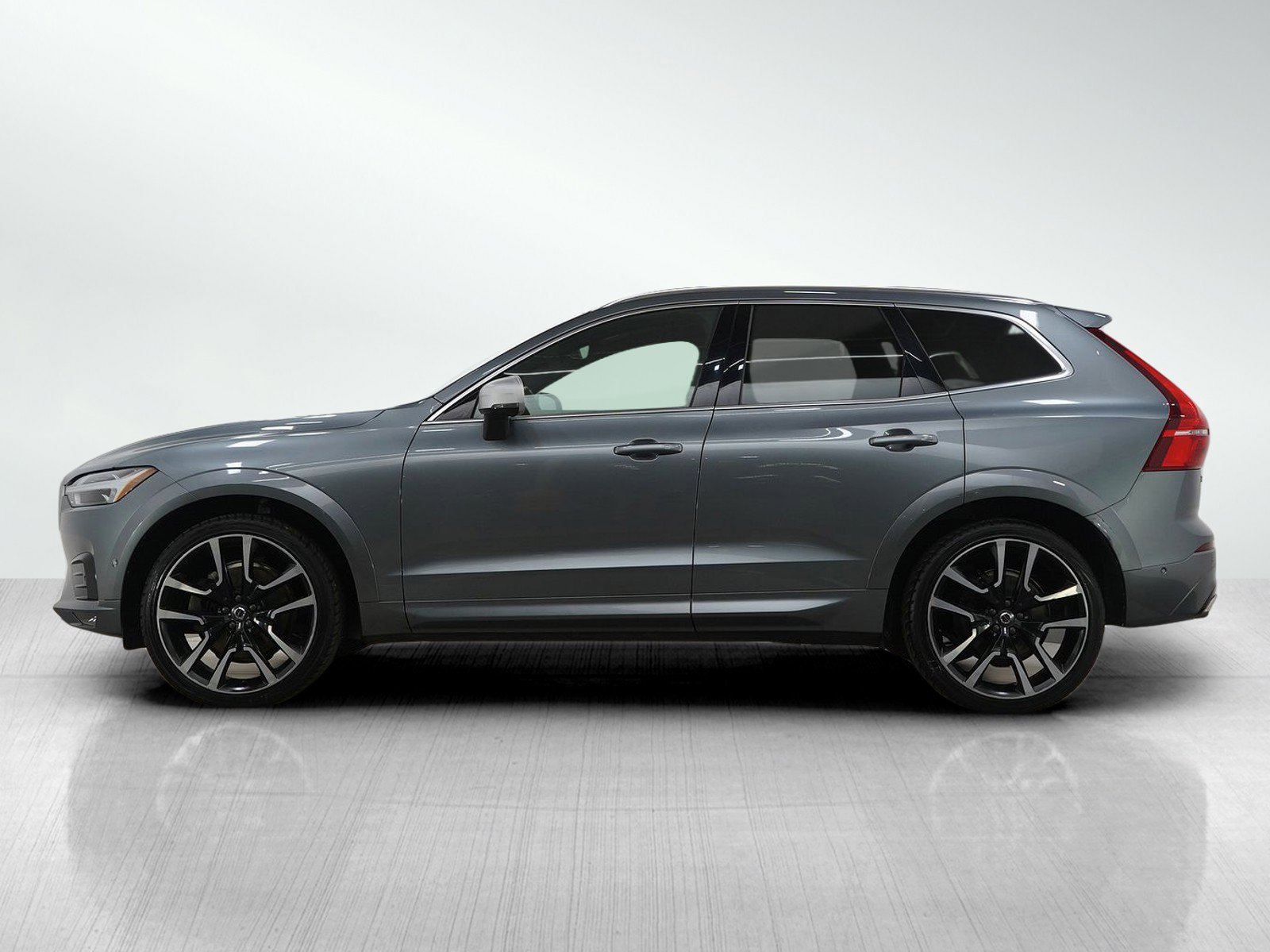 Used 2018 Volvo XC60 R-Design with VIN LYVA22RM7JB113562 for sale in Burnsville, Minnesota