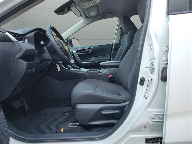 2024 Toyota RAV4 LE photo 9