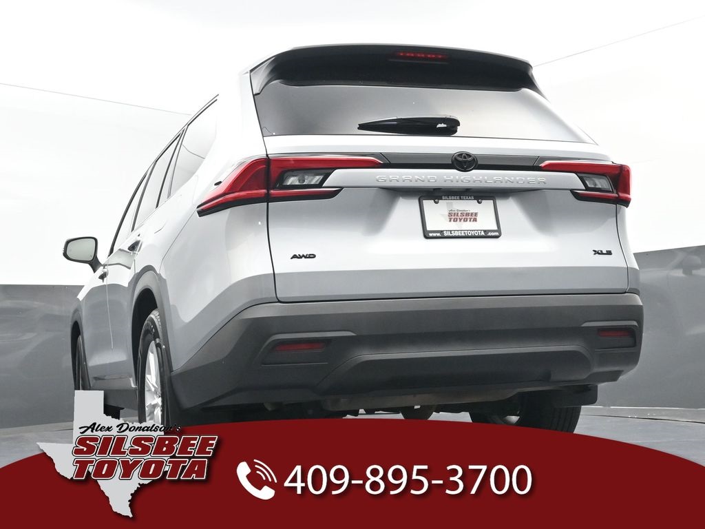 2024 Toyota Grand Highlander XLE photo 24