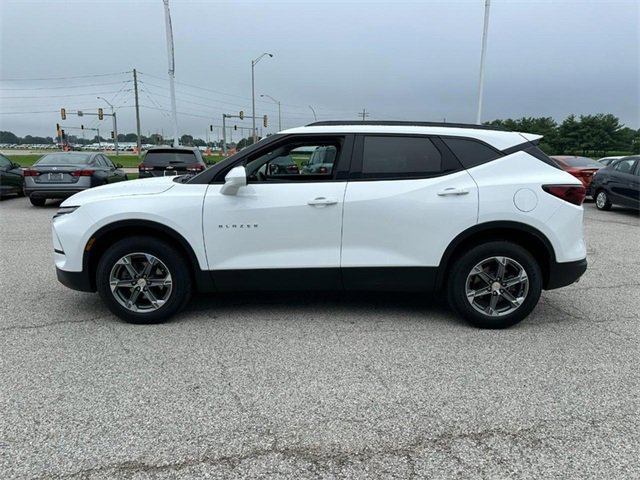 2023 Chevrolet Blazer 2LT photo 2