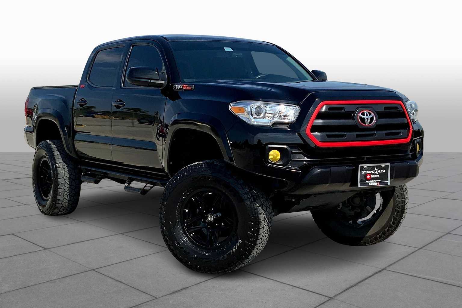 2017 Toyota Tacoma SR5 photo 2