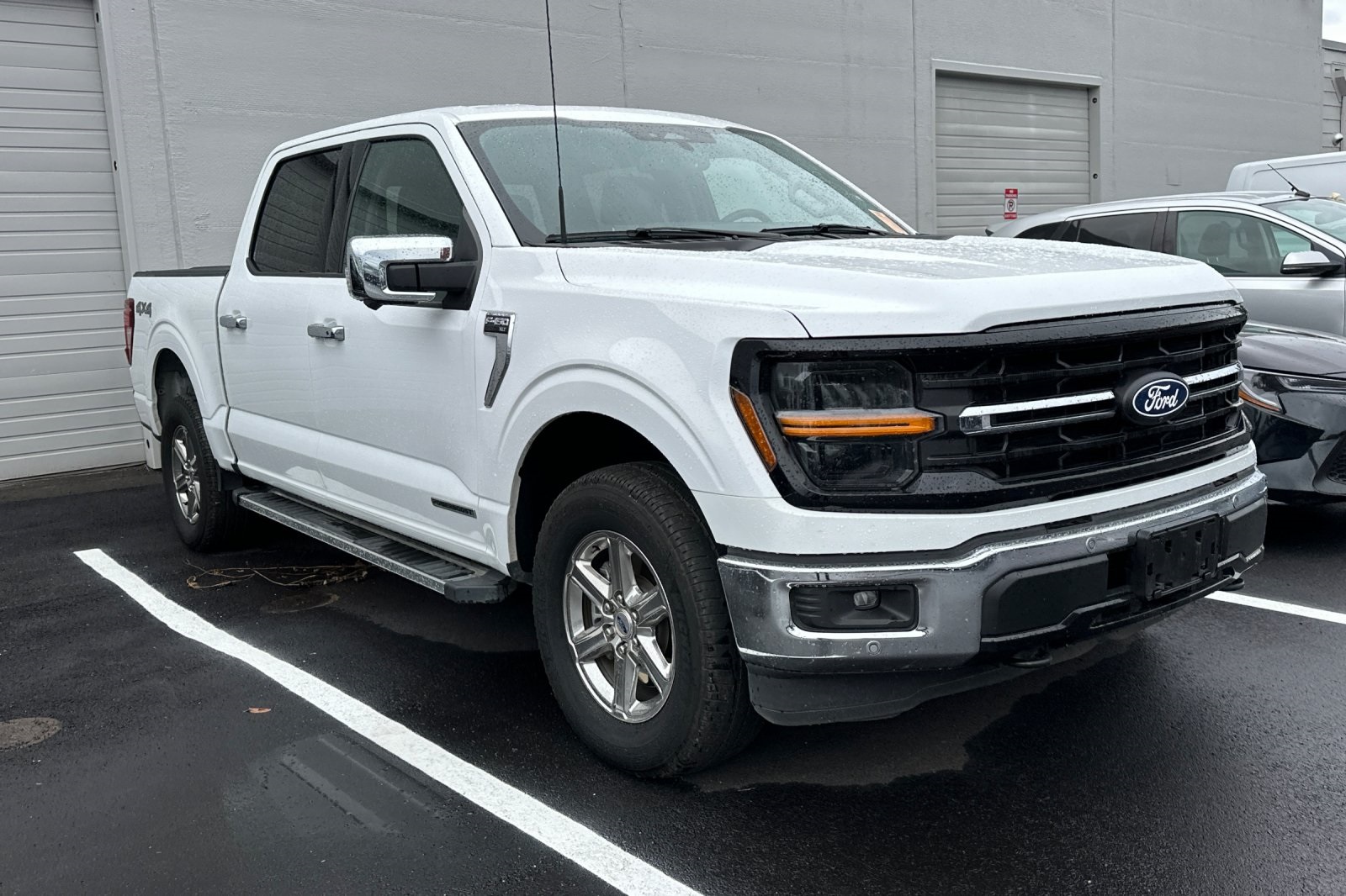 2024 Ford F-150 XLT photo 2