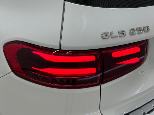 2025 Mercedes Benz GLB 250 photo 29