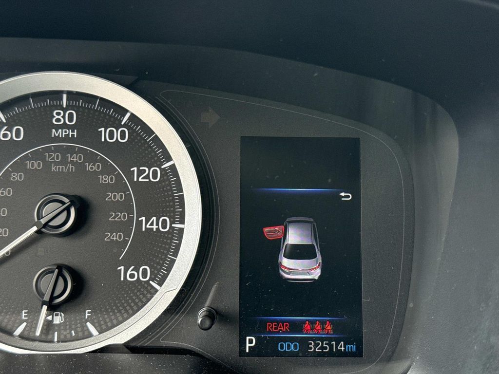 2022 Toyota Corolla LE photo 29