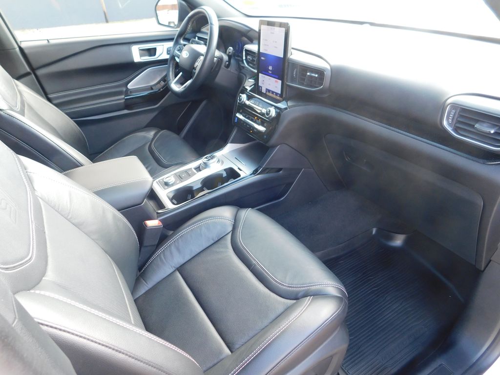 2021 Ford Explorer ST photo 16