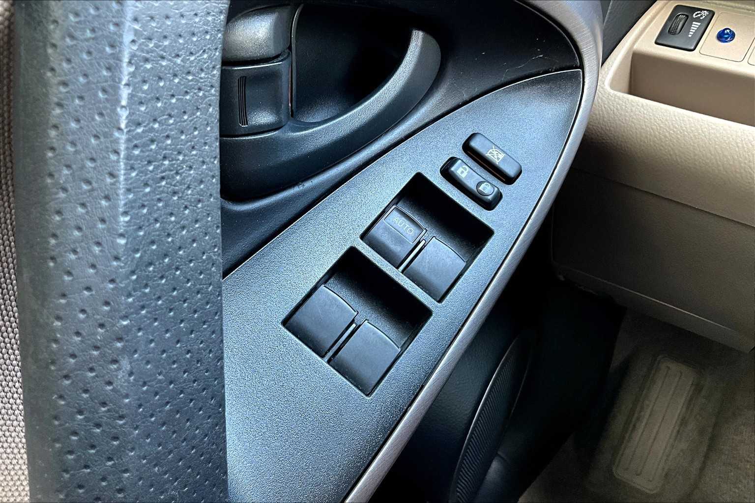 2008 Toyota RAV4 Sport photo 32