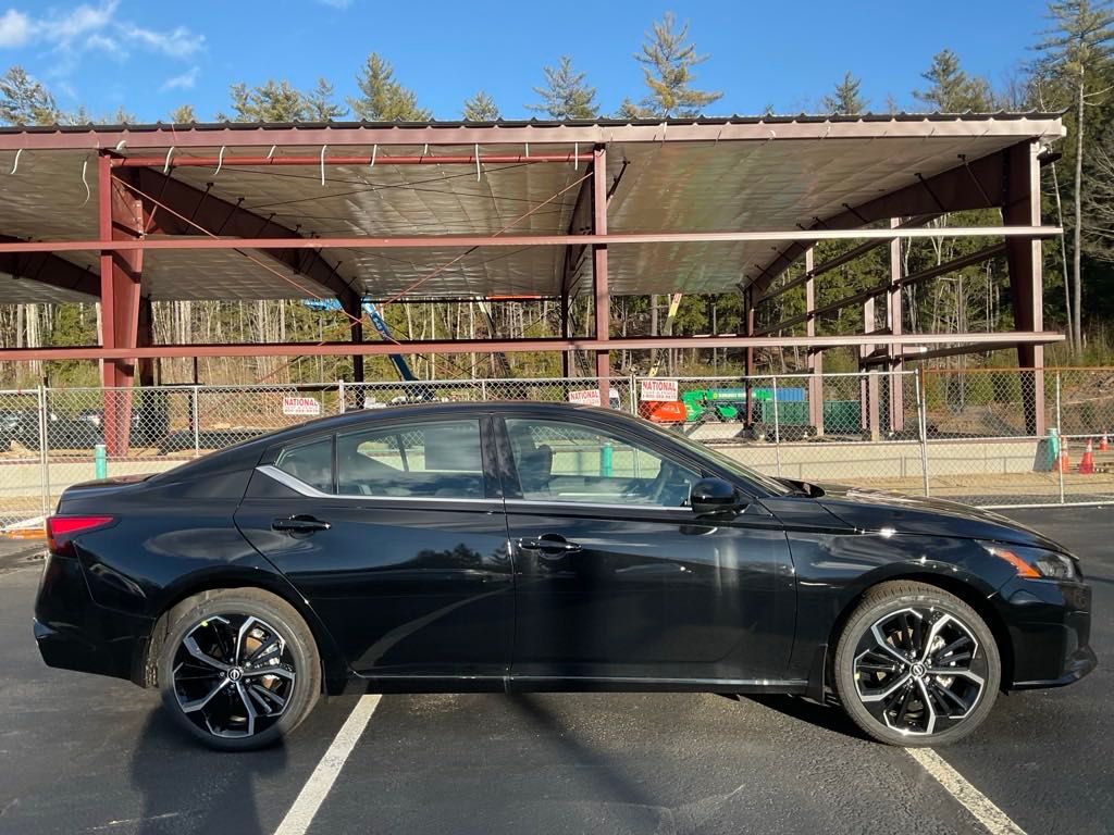 2025 Nissan Altima 2.5 SR photo 8