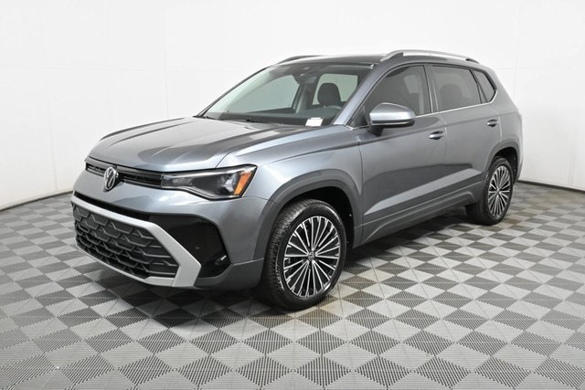 2025 Volkswagen Taos SE photo 2