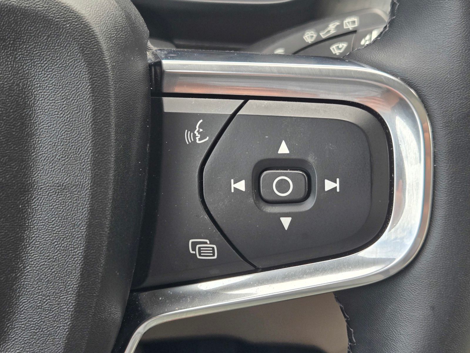 2024 Volvo XC40 AWD Plus photo 22