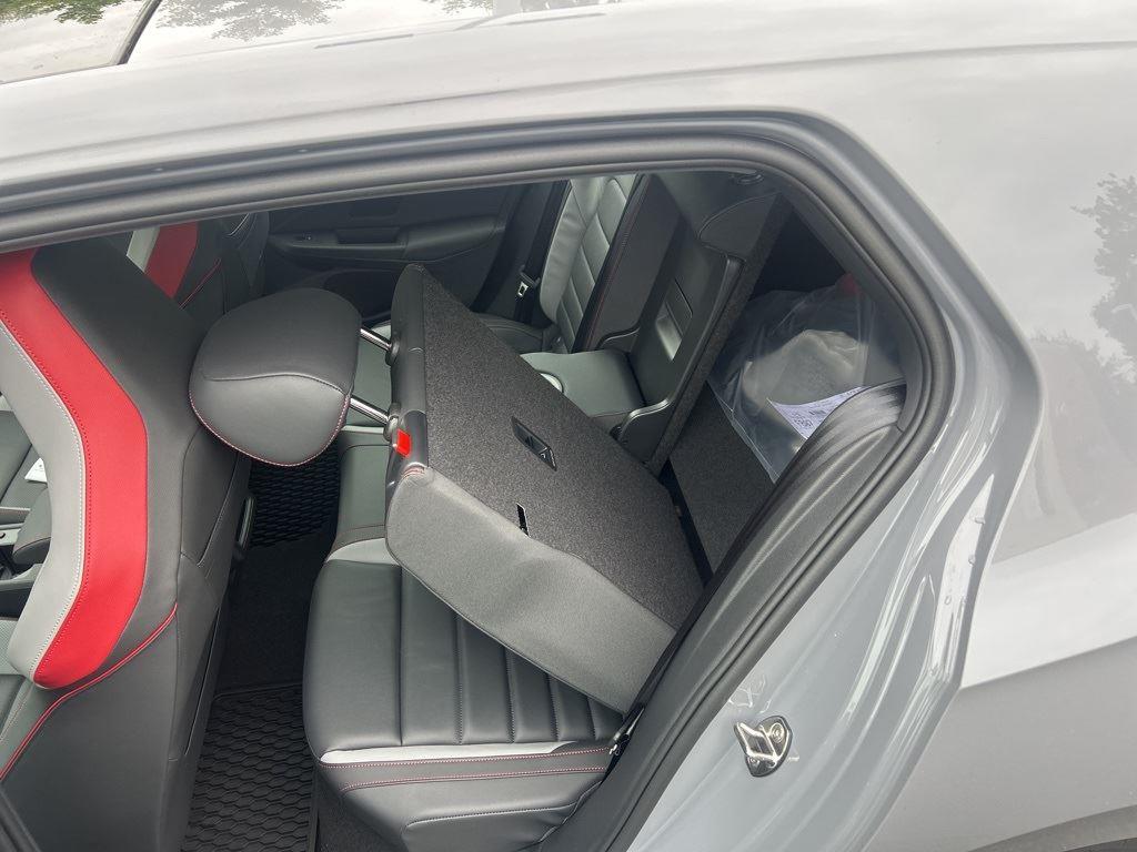 2025 Volkswagen Golf GTI SE photo 17