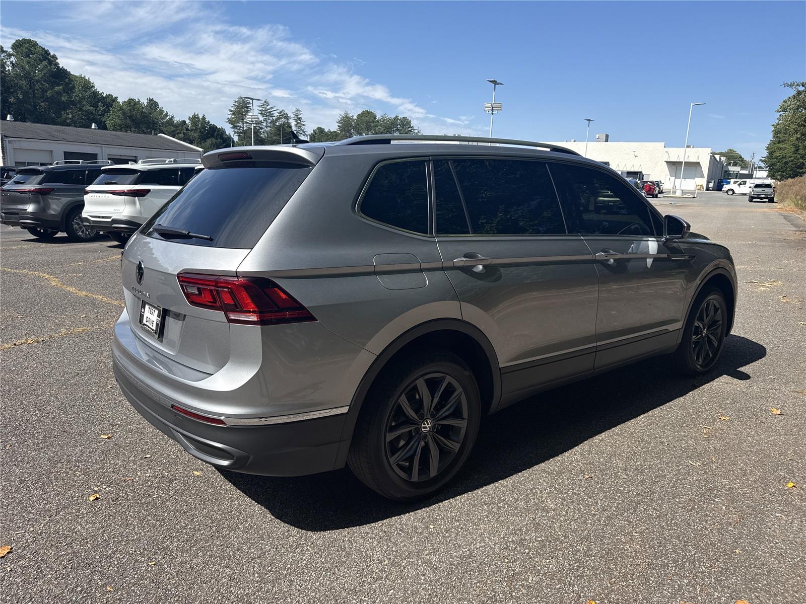 2023 Volkswagen Tiguan SE photo 5