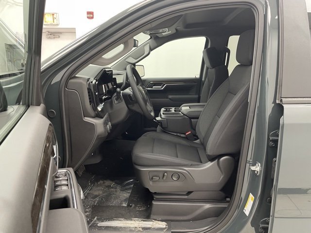 2025 Chevrolet Silverado 1500 LT photo 2