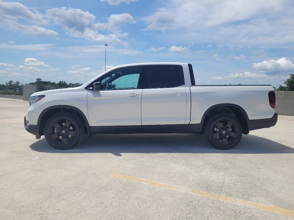 2025 Honda Ridgeline Black Edition photo 4