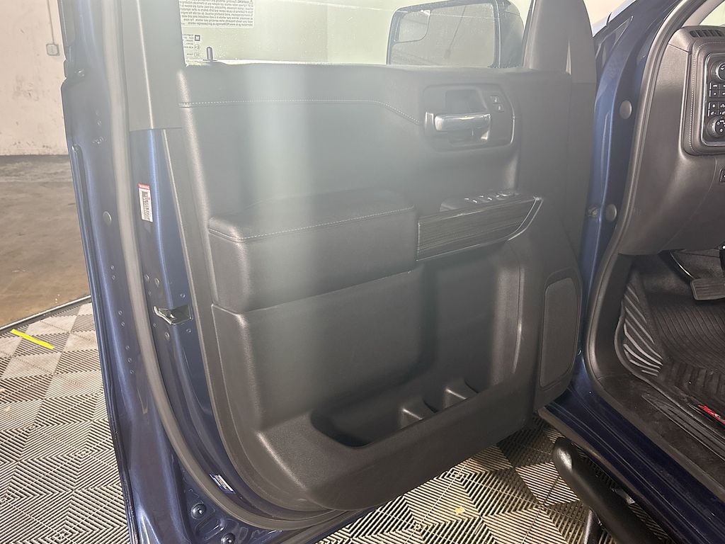 2021 Chevrolet Silverado 1500 RST photo 10