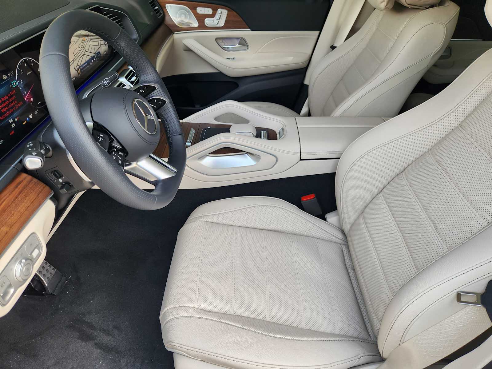 2026 Mercedes Benz GLS 450 4MATIC photo 6