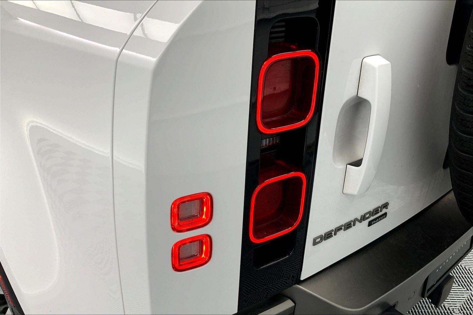 2022 Land Rover Defender X-Dynamic HSE 110 photo 27