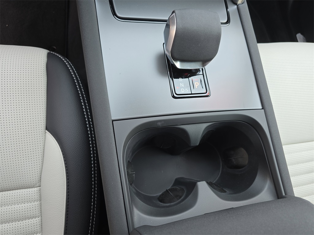 2025 Land Rover Discovery Sport SE photo 16