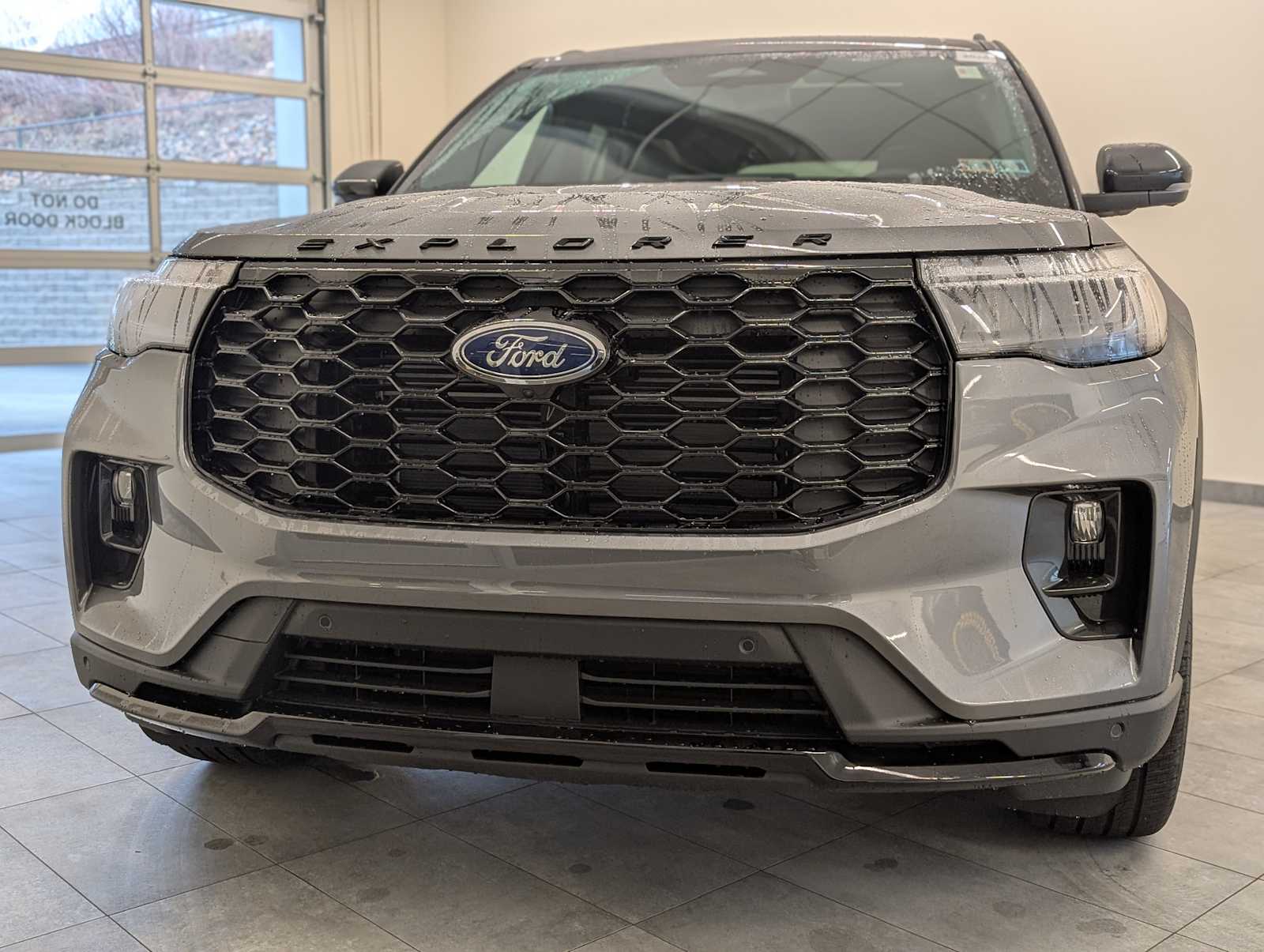 2026 Ford Explorer ST-Line Sport photo 2