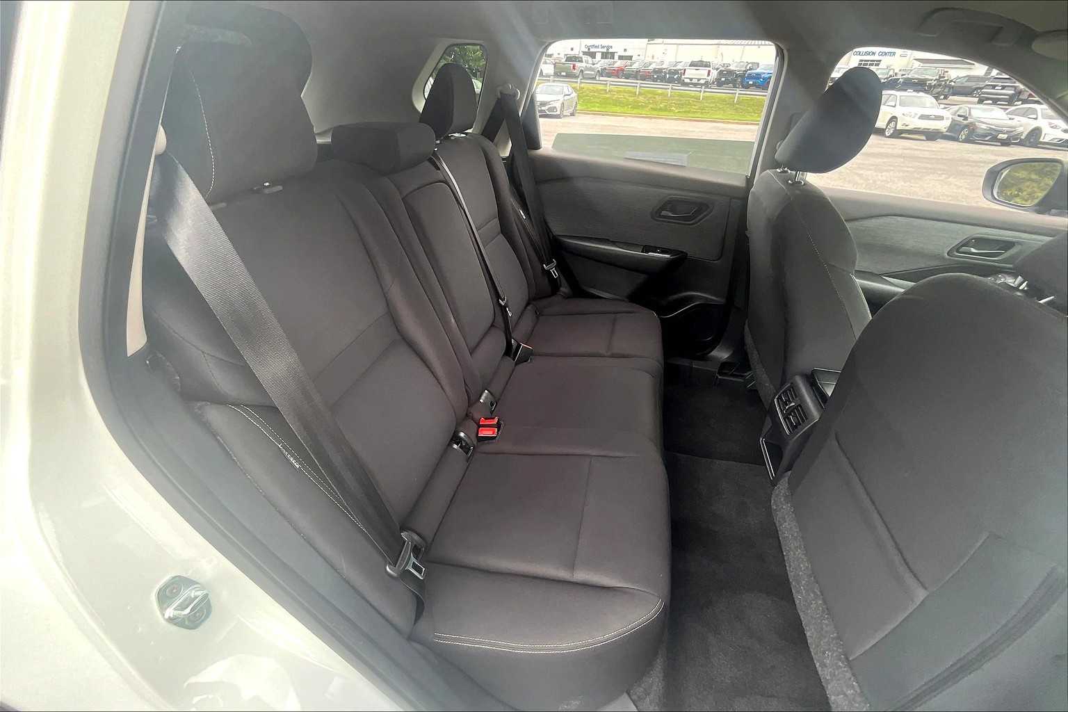 2023 Nissan Rogue S AWD photo 18
