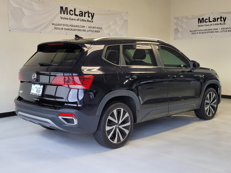 2023 Volkswagen Taos SE photo 3