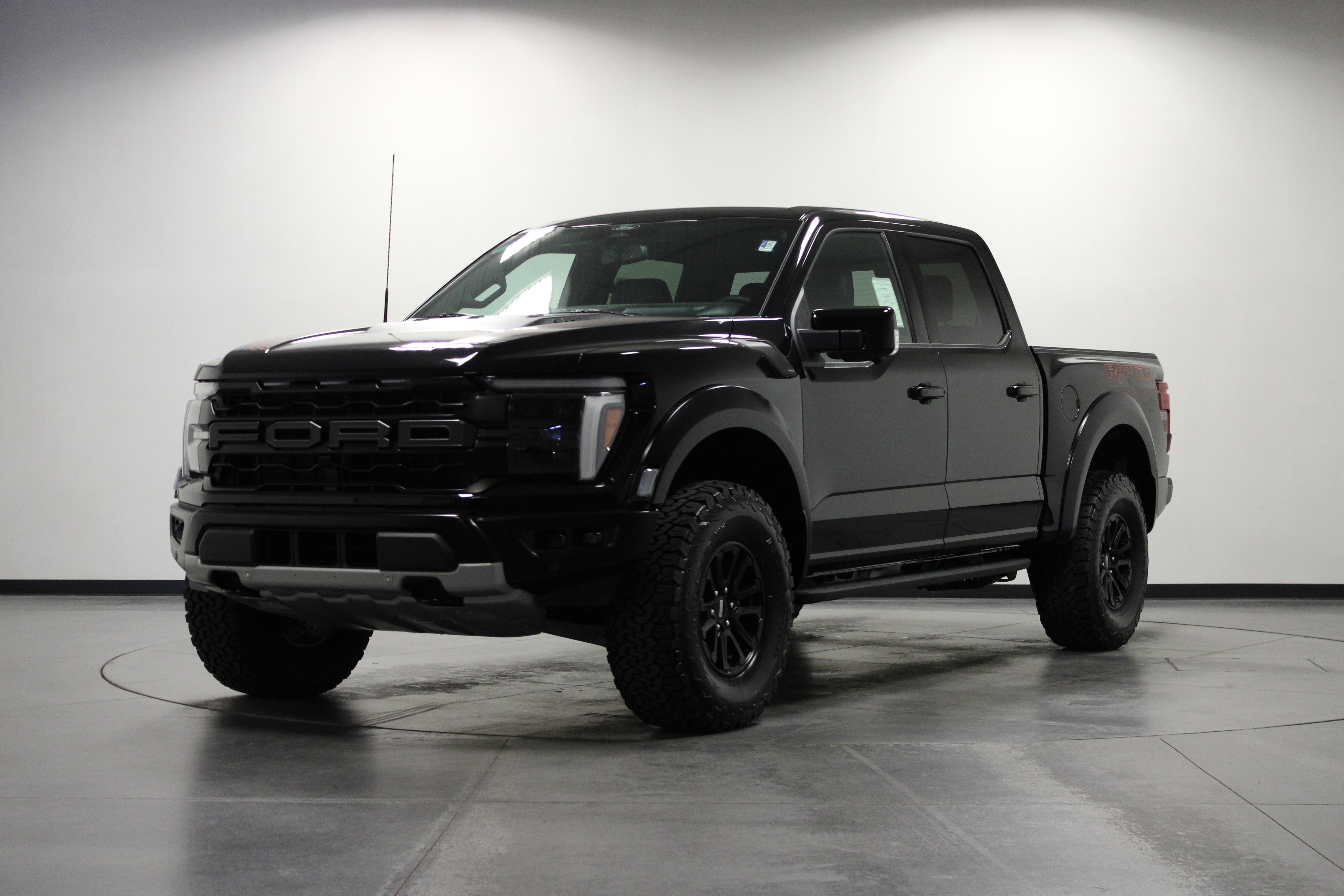 2025 Ford F-150 Raptor photo 7