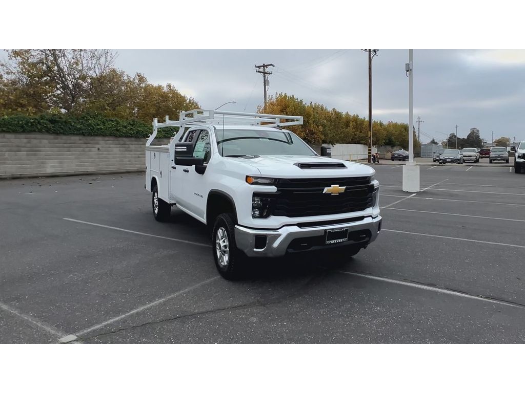 2026 Chevrolet Silverado 2500HD photo 3