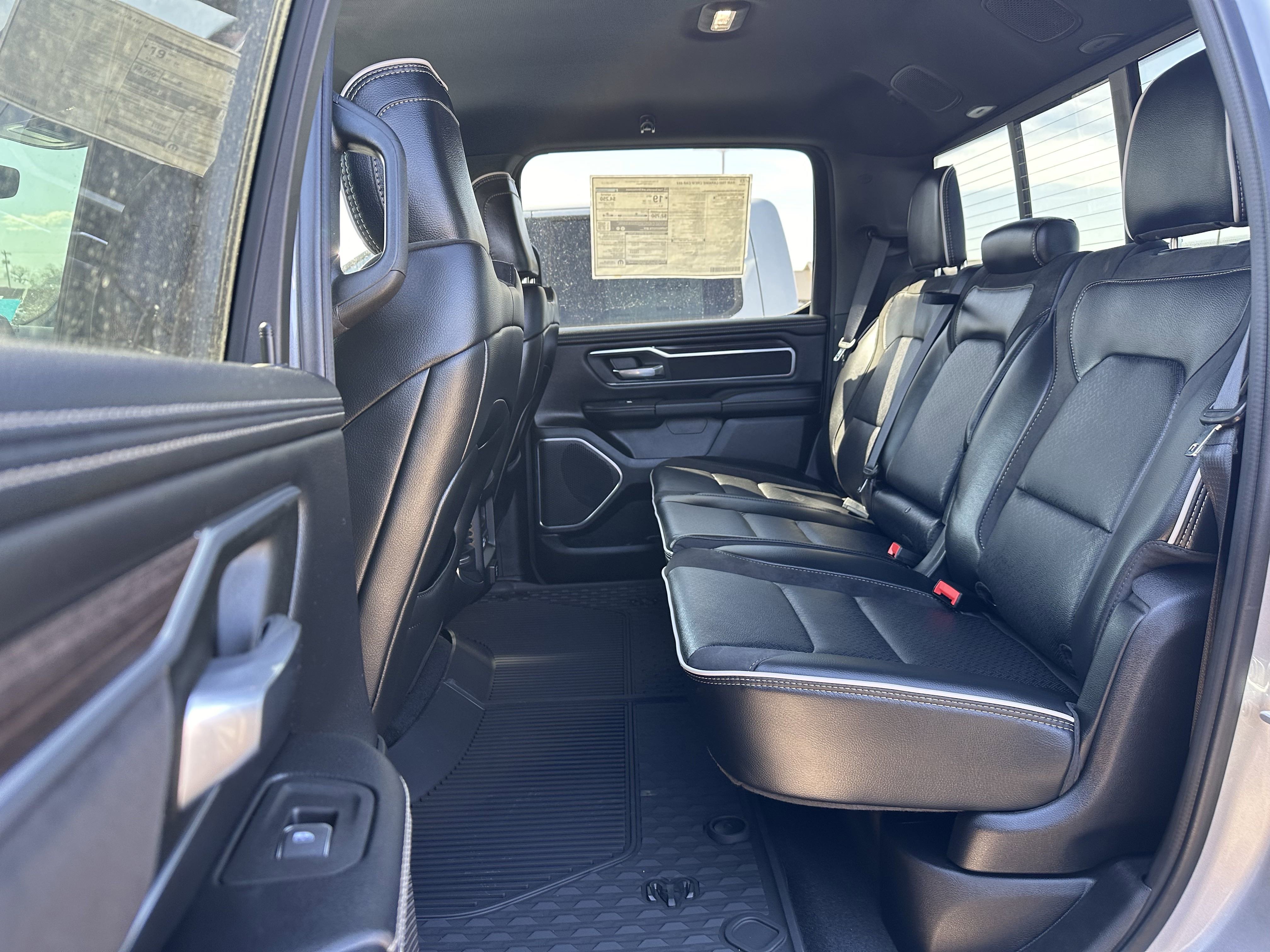 2025 Ram 1500 Laramie photo 3