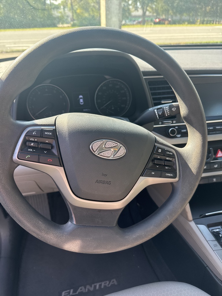 2018 Hyundai Elantra SEL photo 3