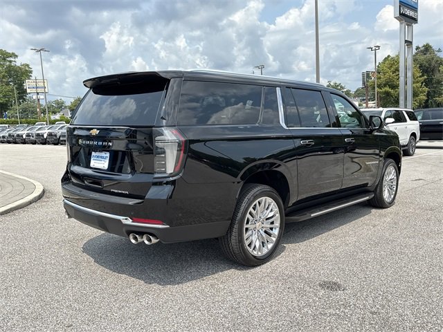 2025 Chevrolet Suburban Premier photo 3