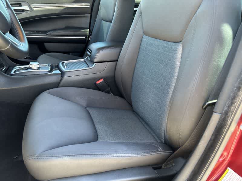 2020 Chrysler 300 Touring photo 14