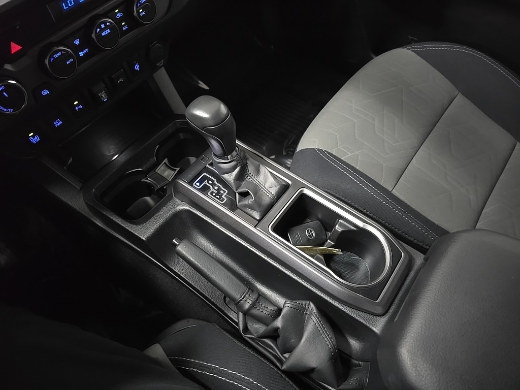 2022 Toyota Tacoma TRD Off-Road V6 photo 25