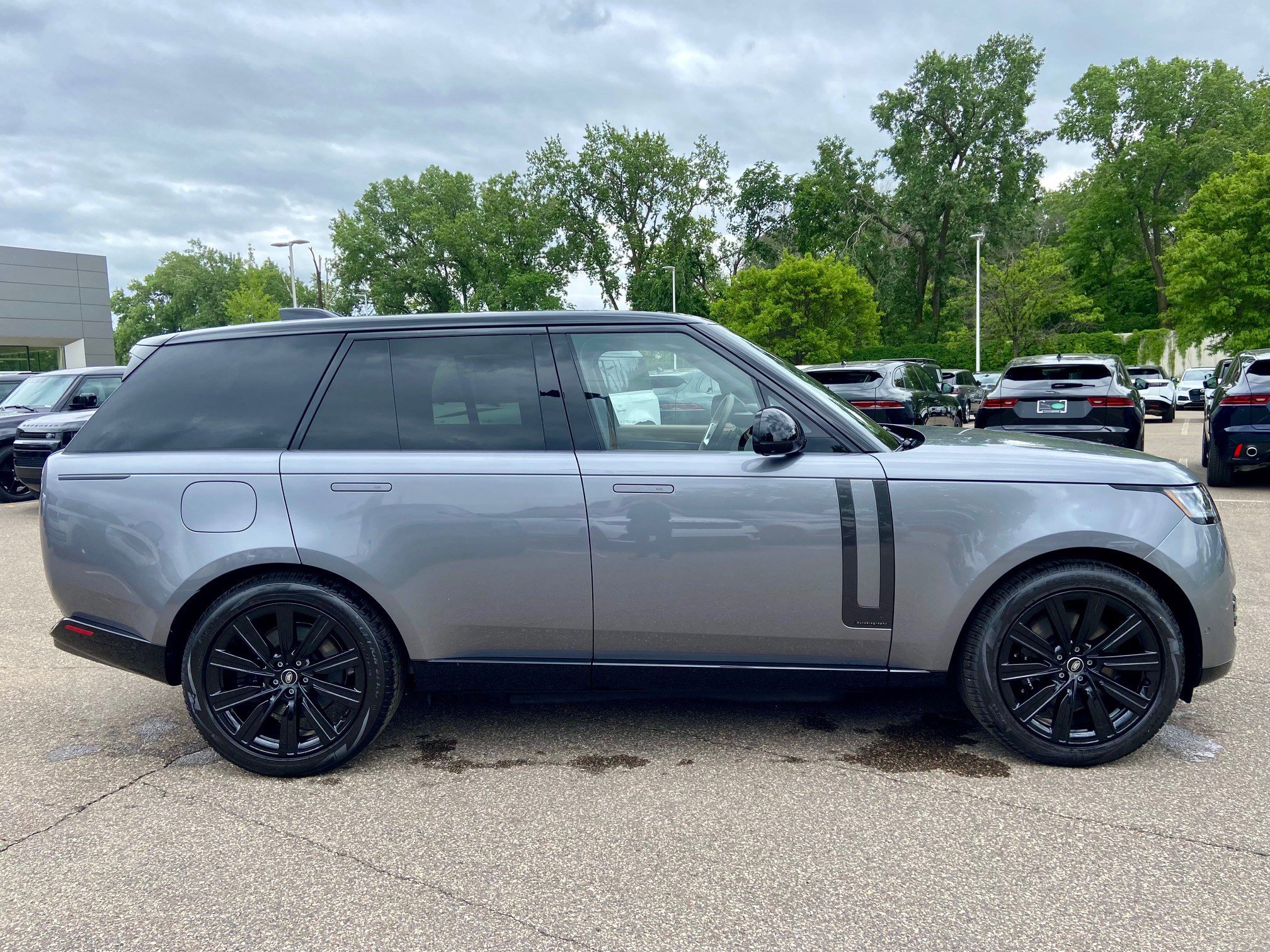 2025 Land Rover Range Rover Autobiography photo 6